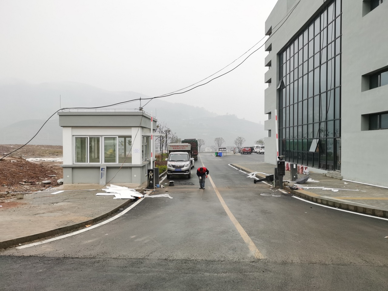 奉节草堂工业园区安装车辆识别器2进2出