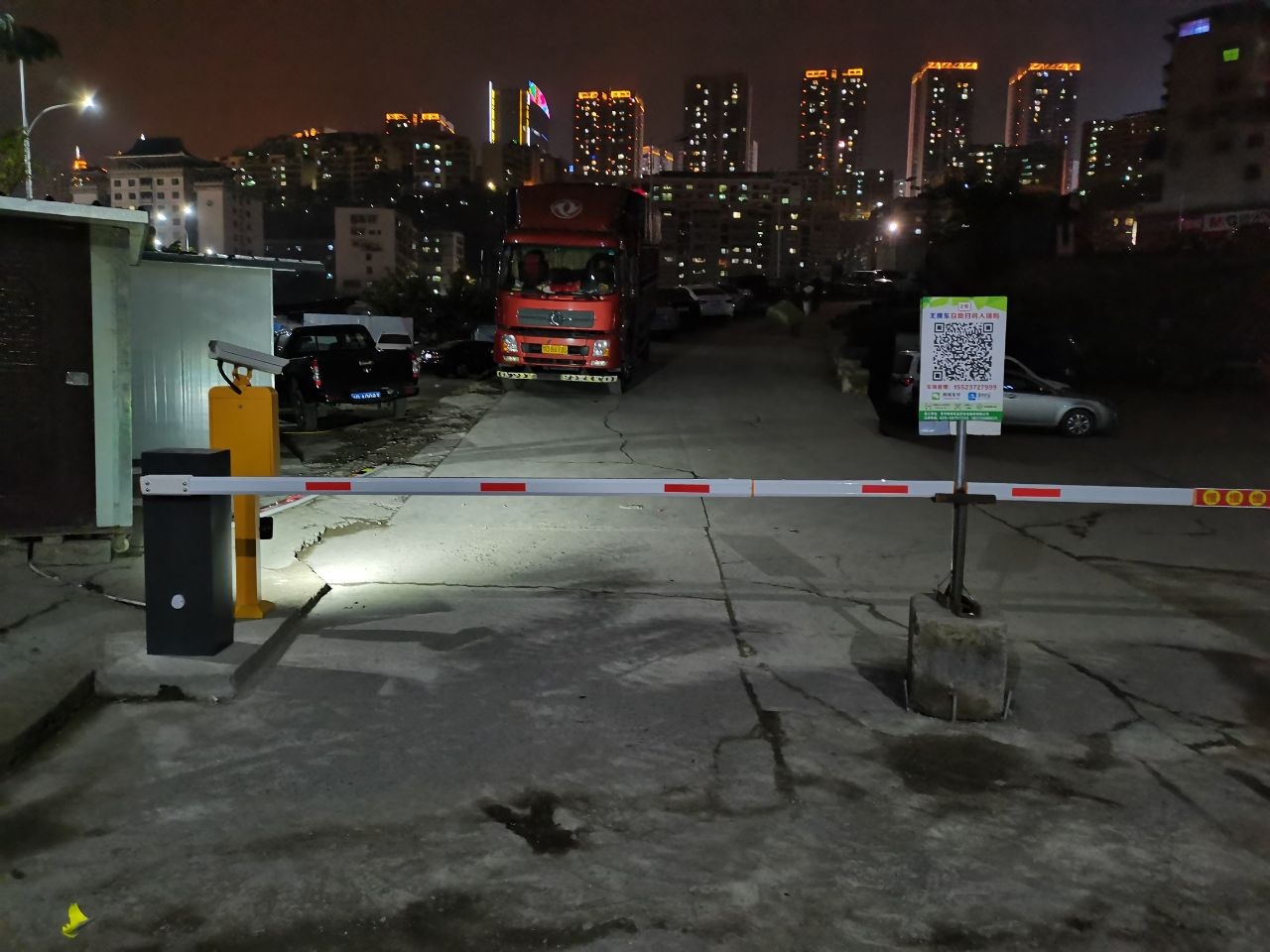 奉节（港口停车场）安装监控、道闸、广告