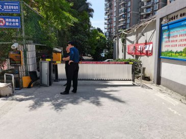 奉节县电信局宿舍安装广告道闸和人脸识别