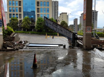 亿丰汽贸城广告道闸安装