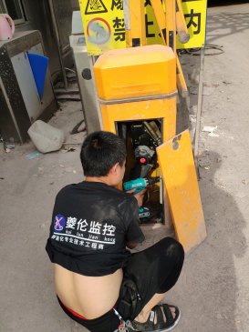 中铁一局隧洞口道闸维修