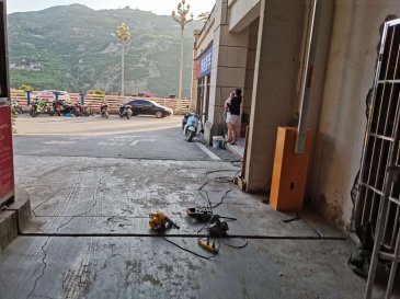 奉节县泓海御江小区道闸安装