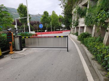 奉节县泓海御江小区广告道闸招租