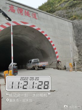 重庆交建07工区安装道闸一字杆