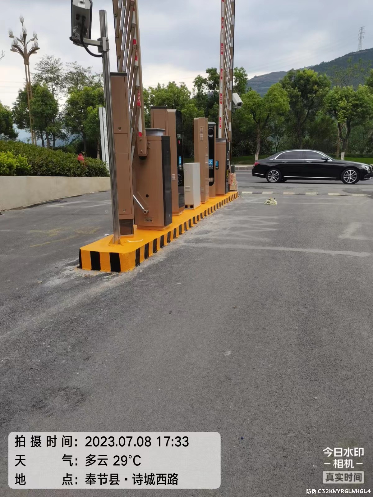 印江府道闸安装