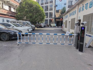 云阳县桑坪镇新装栅栏式道闸